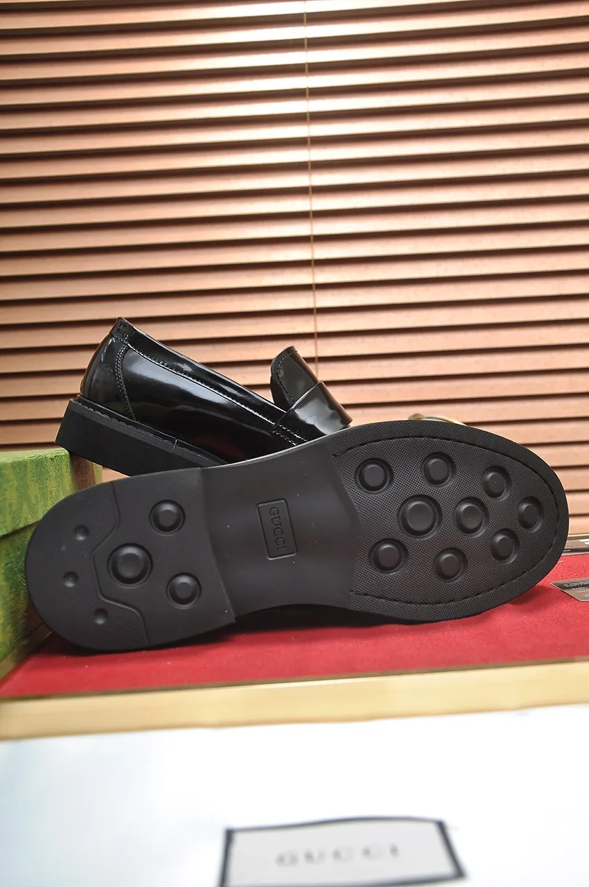 Factory price 540💶Italy’s top luxury men’s shoe giant (GUCCI) (Gucci) (full cowhide lining) new arrival🍃Original European style🔰 Pleasant to the eye😍In order to make the shoes more durable and non-deformable🌀The production continues to follow traditional methods but there is still no lack of innovation💪The original open-edge beaded cowhide is selected for the leather♻️ Smooth, natural and extra bright⭐Made of imported cowhide The rich man’s first choice 38-45 (45 customized)